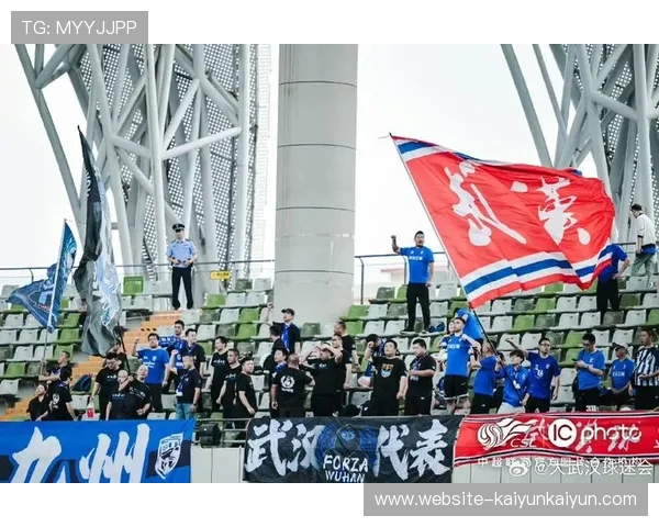 客场球迷远征：追随球队的忠诚与热情