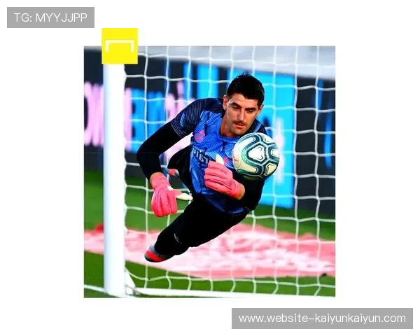 库尔图瓦收获皇马生涯西甲150胜,赛后获定制纪念球衣 库尔图瓦收获皇马生涯西甲150胜,赛后获定制纪念球衣